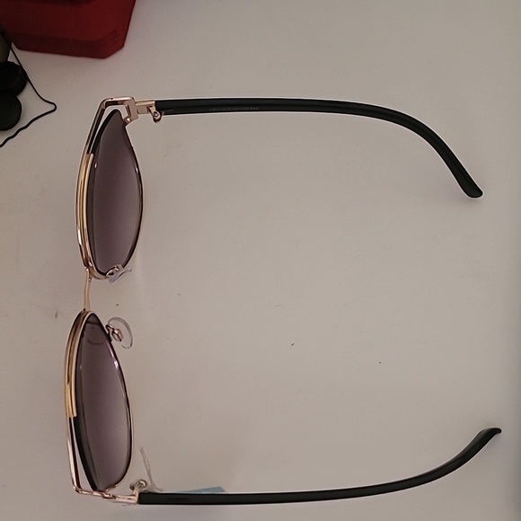 Brand New Womans Sunglasses - Picture 3 of 5